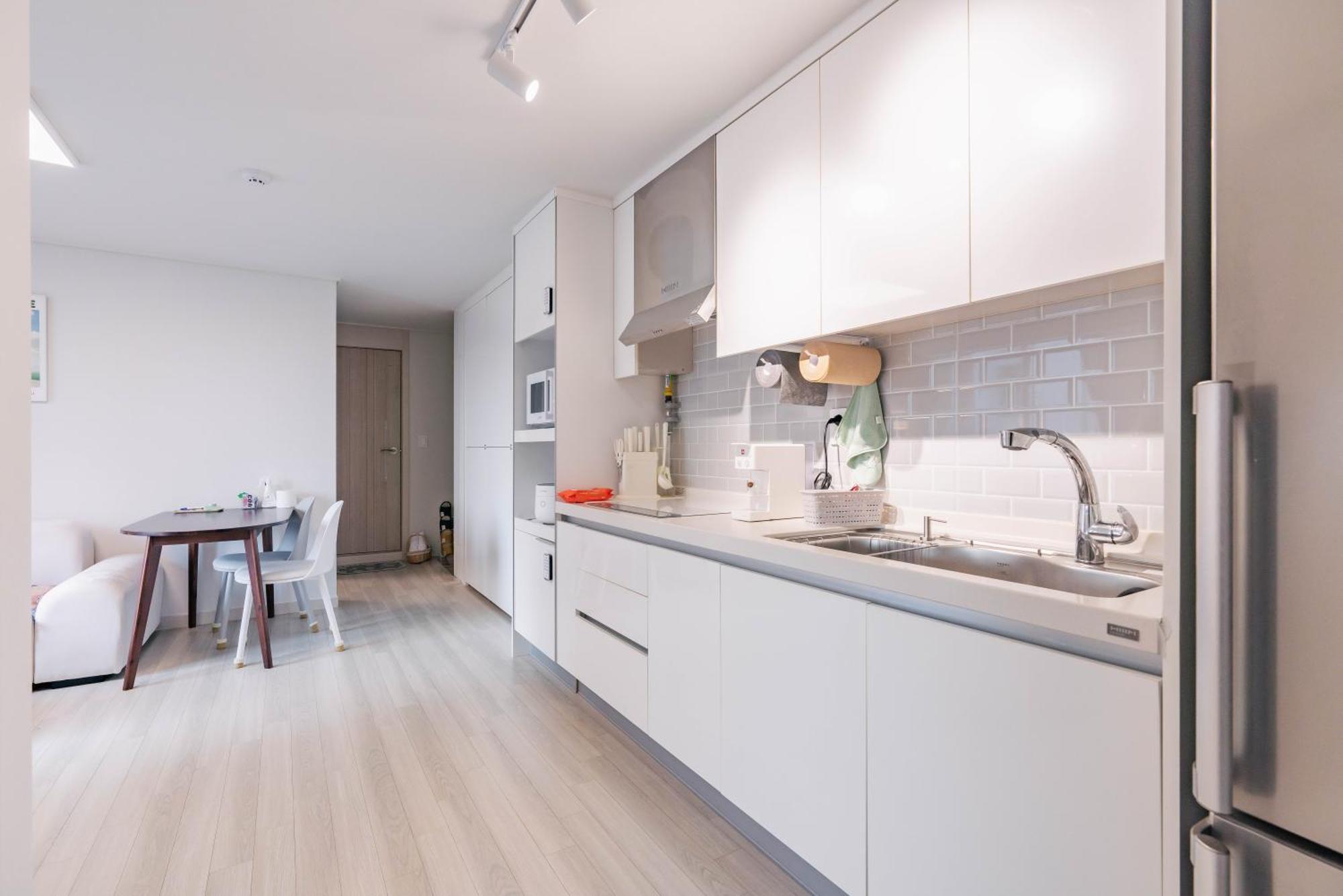 Stayseeu - Botanic Park, Airport - Foreigners Only Apartment