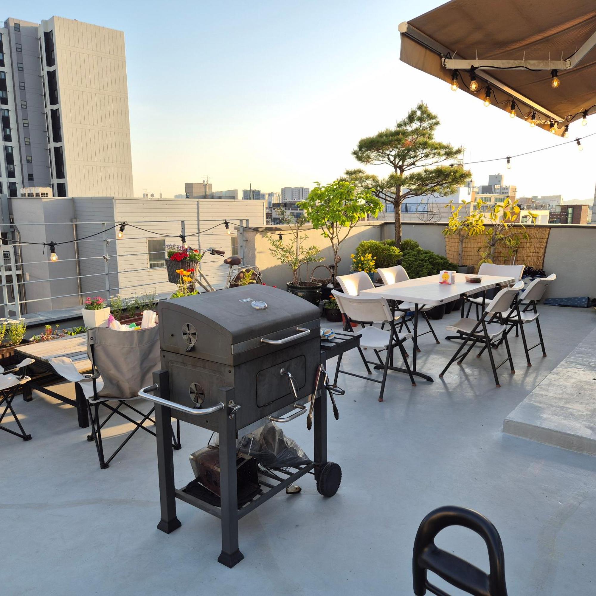 Stayseeu - Botanic Park, Airport - Foreigners Only Apartment