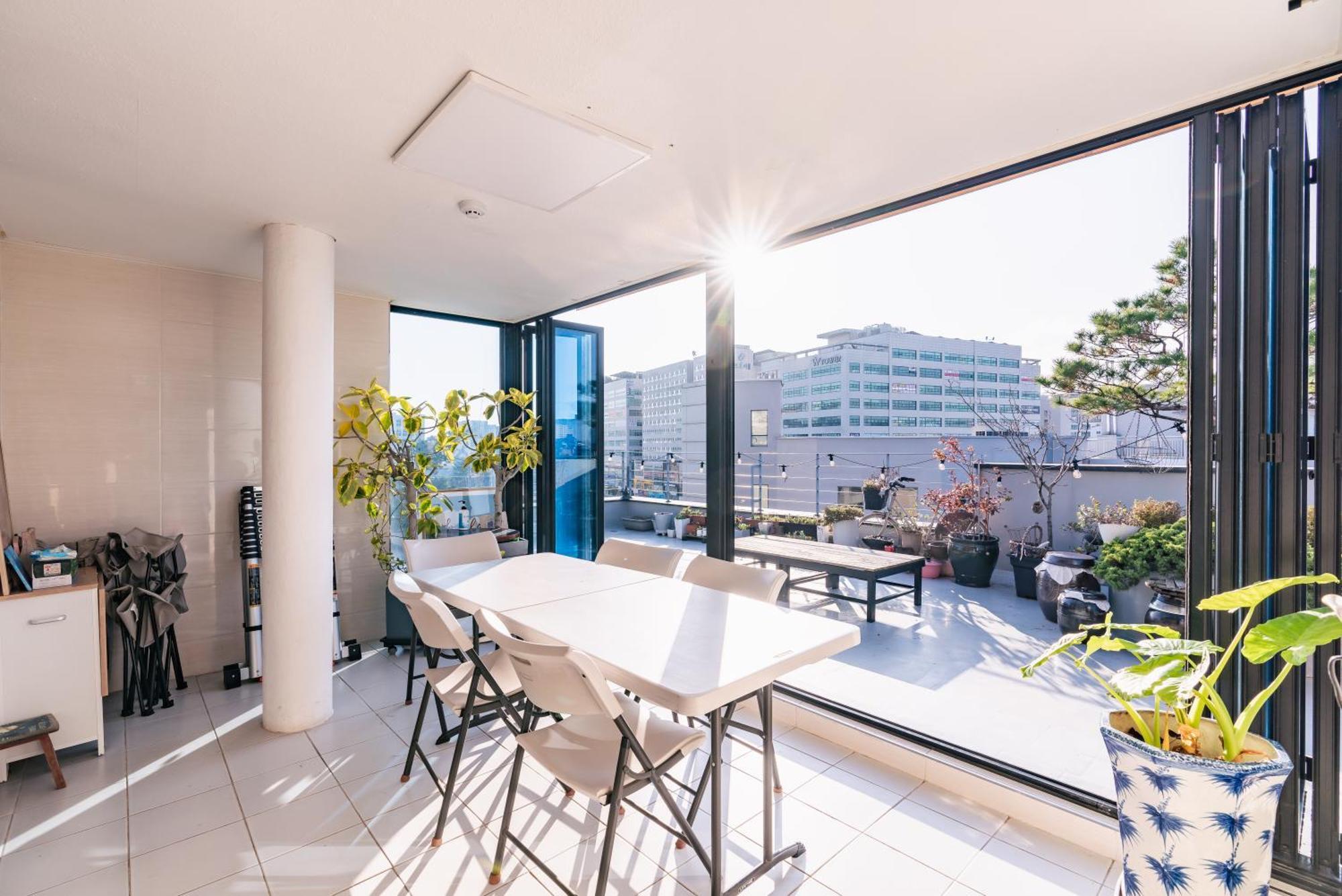 Stayseeu - Botanic Park, Airport - Foreigners Only Apartment